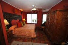 master bedroom with king bed faces the sea