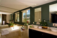 molino de agua master bathroom