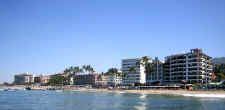 Los Muertos beach from Banderas (Flags) Bay - picture thanks to benoit