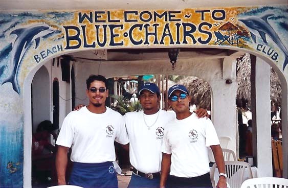 http://www.discoveryvallarta.com/blue%20chairs16%20aaa%2016.jpg