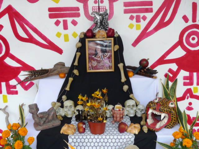 mexican celebrations and images on dia de los muertos