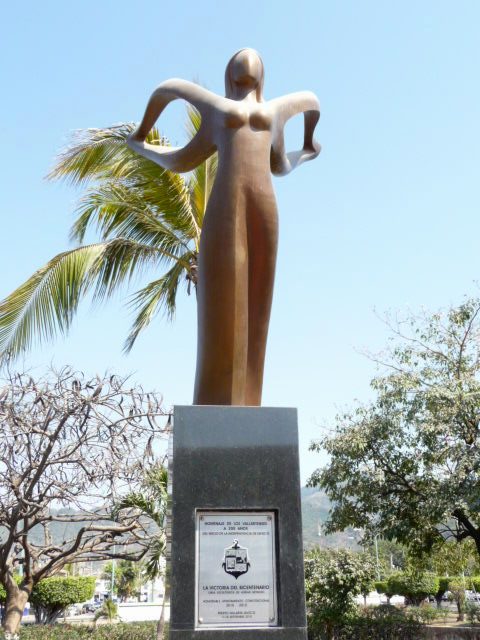 puerto vallarta sculpture by Adrian Reynoso