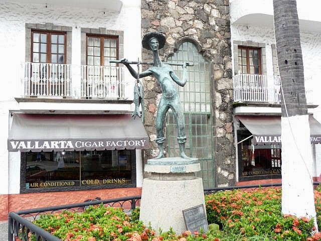 puerto vallarta statue the Fisherman by R. Barquet
